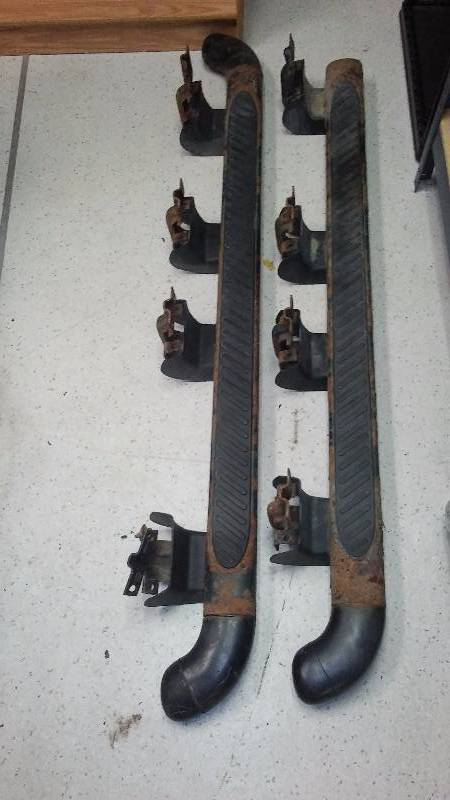 lot 1 image: Heavy Duty Running Bar for FORD F150 PICK-UP Truck (2)