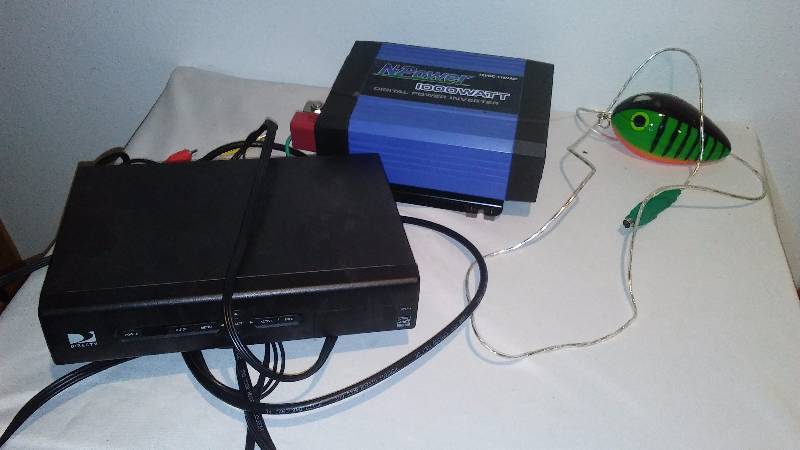 lot 16 image: Power Inverter 1000w by NPower and Direct TV Box