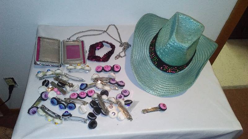 lot 23 image: Cowgirl Hat, purse and more