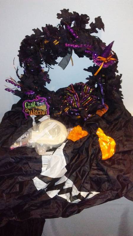 lot 24 image: Inflatable Halloween Black Cat (approx. 10 ft.) and Door Wreath