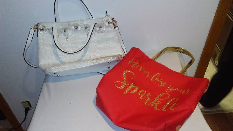 lot 28 image: Purse and Shoulder Bag (2) New without tags