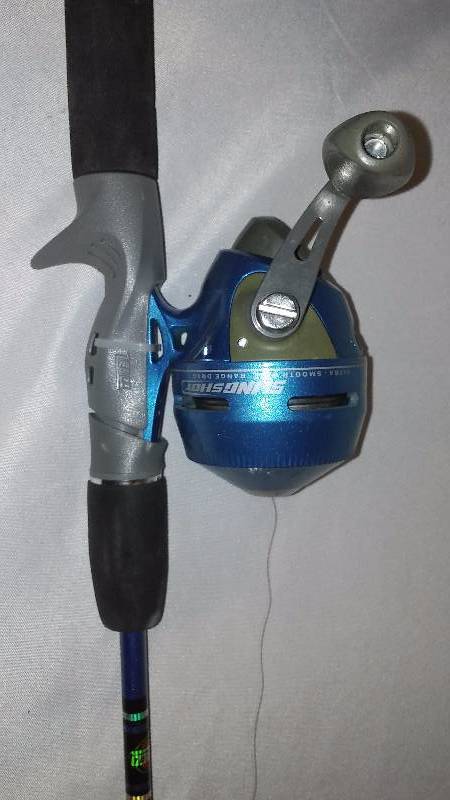 lot 31 image: Slingshot Fishing Rod and Reel, by Zebco 5  ft.
