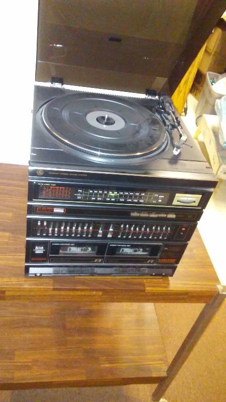 lot 89 image: GE Sound System and Daewoo VHS and DVD