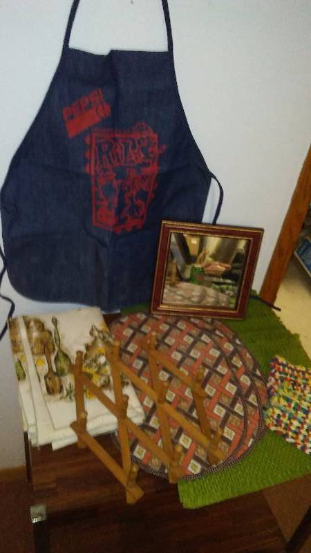 lot 92 image: Vintage Kitchen, Pepsi Apron, Vinyl lined table cloth, placemats (9) and more