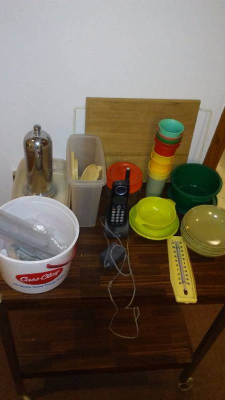 lot 93 image: Cabin Lake Kitchenware - see pictures