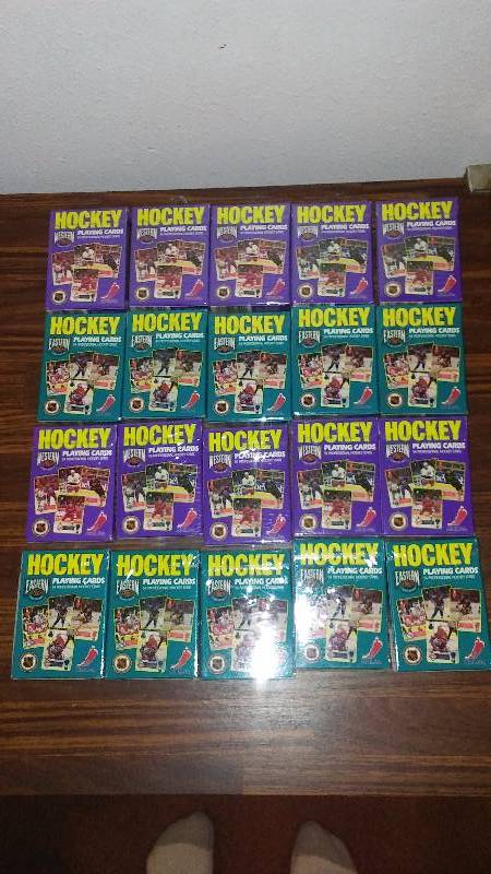 lot 112 image: NHL Hockey 95-96 Edition, Eastern and Western Conference (20) Twenty complete sets by Hoyle