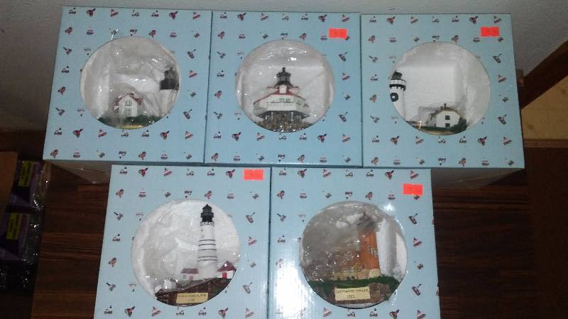 lot 125 image: Lighthouse (5) each design different, by Simson Giftware.