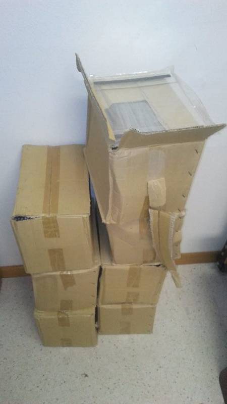 lot 137 image: Plastic Acrylic picture holders with magnets (7) 24 per case, 7 cases 8 x 10