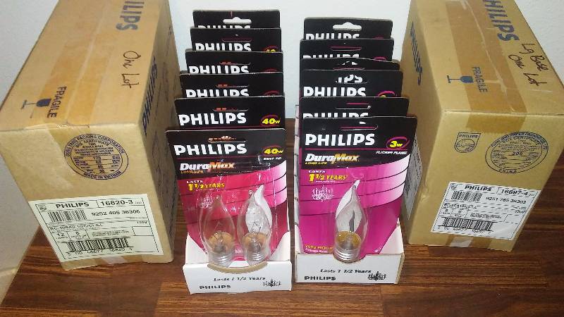 lot 165 image: Phillips 40W (12) and 3W (6) standard base lightbulbs