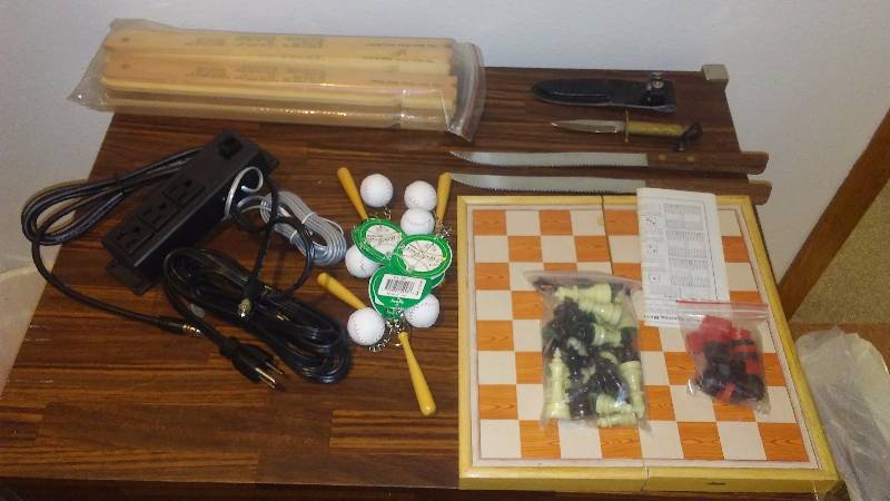lot 218 image: ChessCheckerBackgammon, Key Chains, Multi Media Center and more