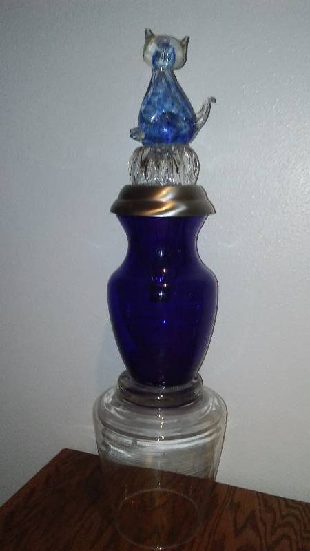 lot 234 image: Yard Garden Cabin Art, Blue Cat with Solar Light, 22  Inches H
