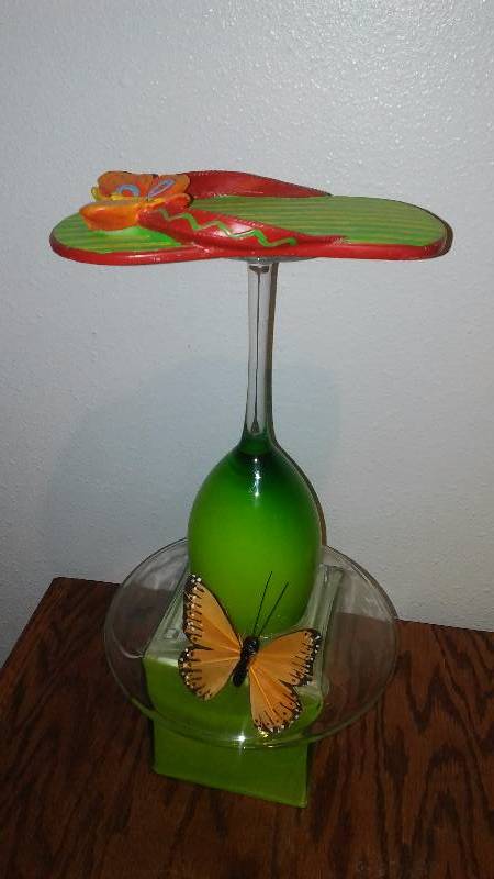 lot 235 image: Yard Garden Cabin Art, Flip Flop, lime Green Red Orange, 14 Inches H