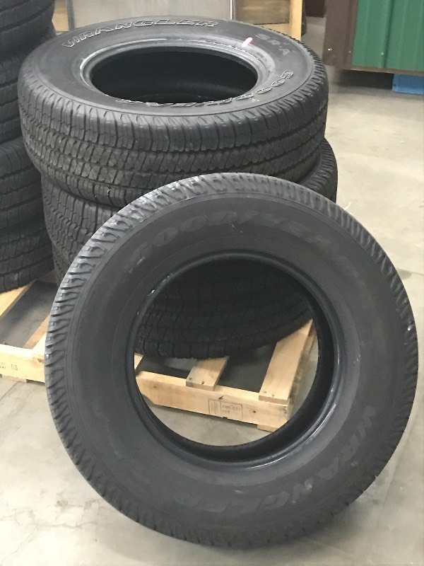 lot 7 image: Set Of (4) Goodyear Wrangler SRA Ti...