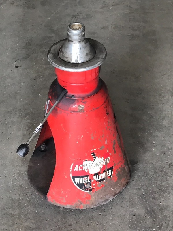 lot 18 image: Acra-Speed Wheel Balancer ...