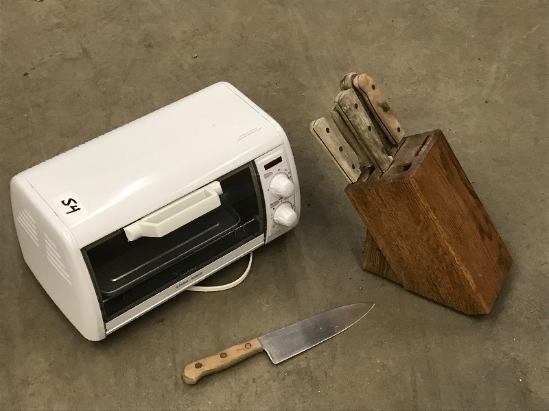 lot 54 image: Lot Of (1) Kitchen Knife Set With ...