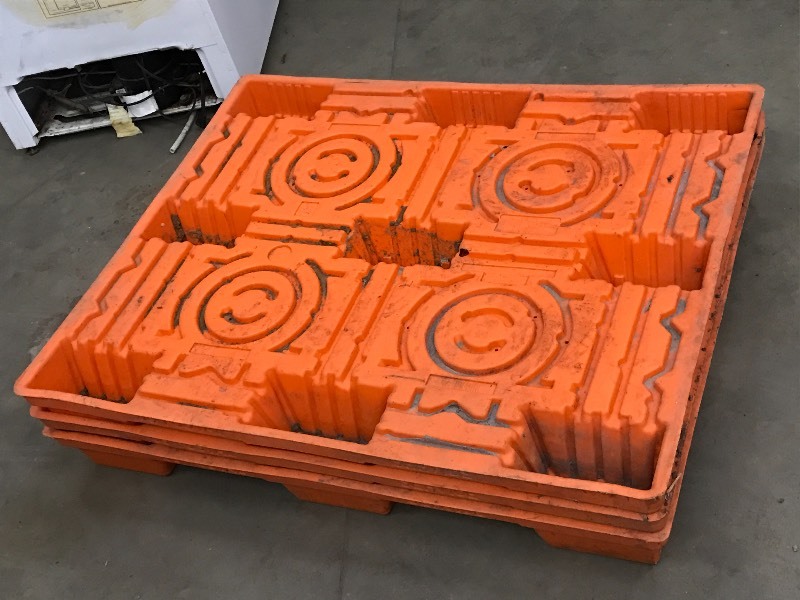 lot 30 image: (3) 3x4 Commercial Stackable Plas...