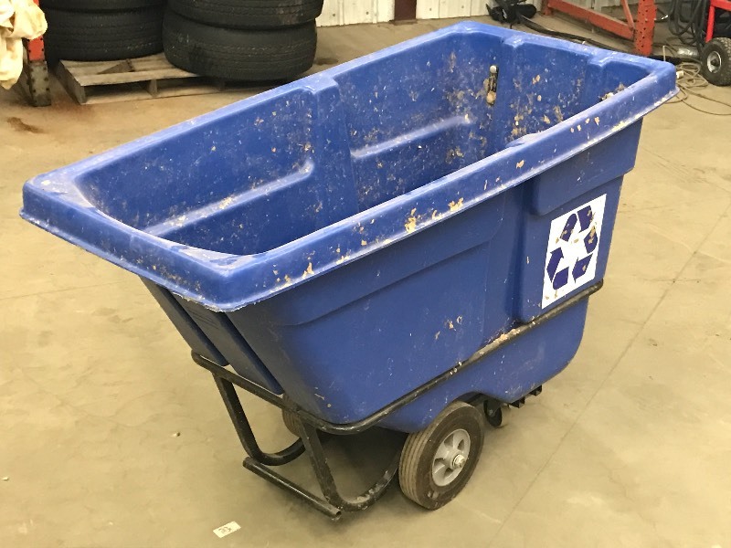 lot 58 image: Commercial Recycle Dump Cart, 4ft, ...
