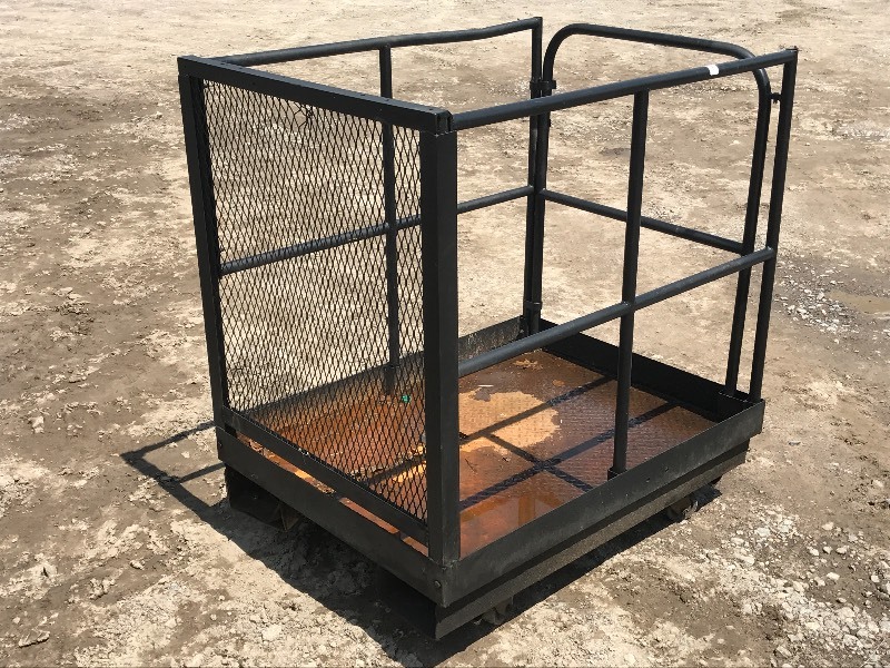 lot 41 image: Commercial 3x4 Man-Lift BasketCa...