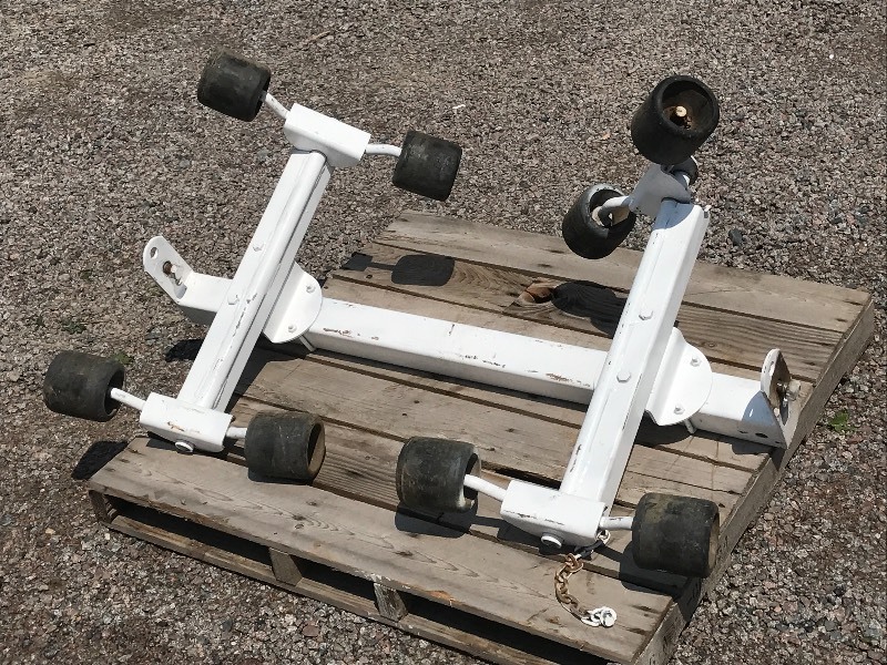 lot 76 image: Heavy Duty Boat Trailer Roller Sect...