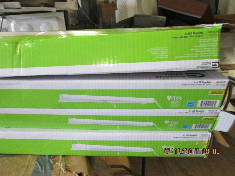 4 commercial electric 4ft LED shopl...