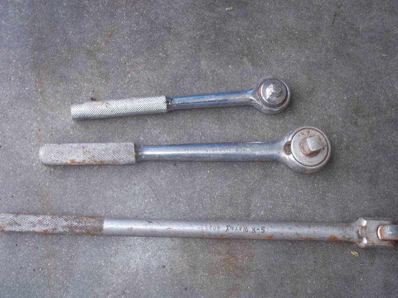 2 Socket Ratchets and one socket Bar