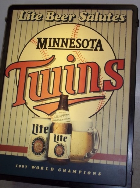 Twins Light Beer Sign Tested and works  1987  15 x 19