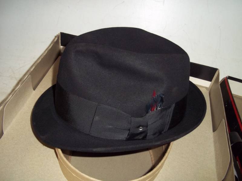 Reststol hat with case size 7 38