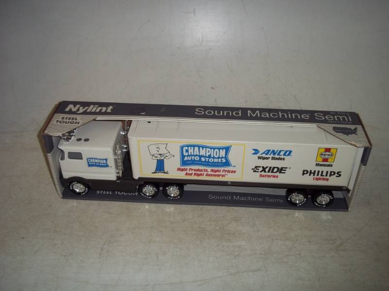 Nylint Champion Auto Stores Truck