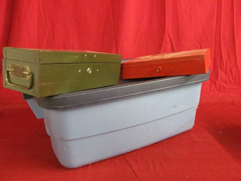 tin boxes , tote