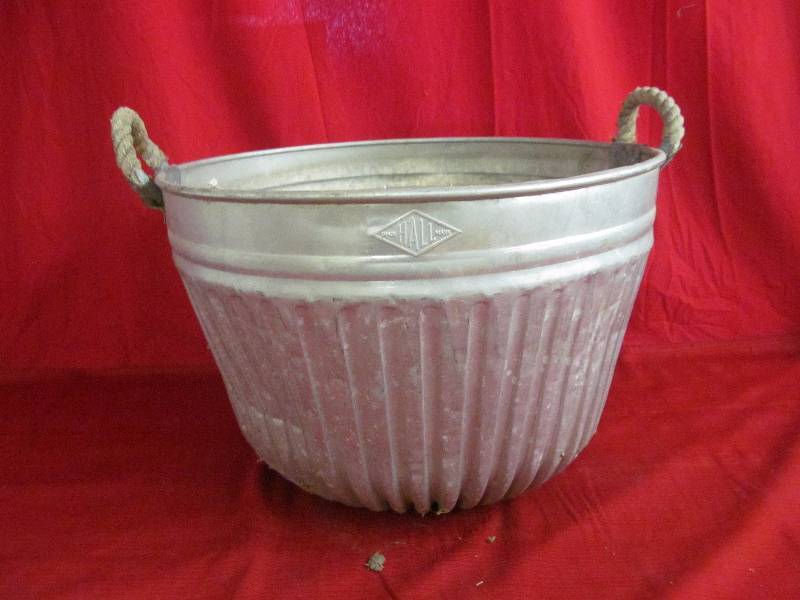 Hall basket