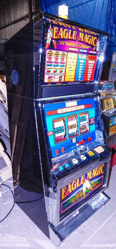 lot 1006 image: UNIVERSAL EAGLE MAGIC REEL SLOT MACHINE