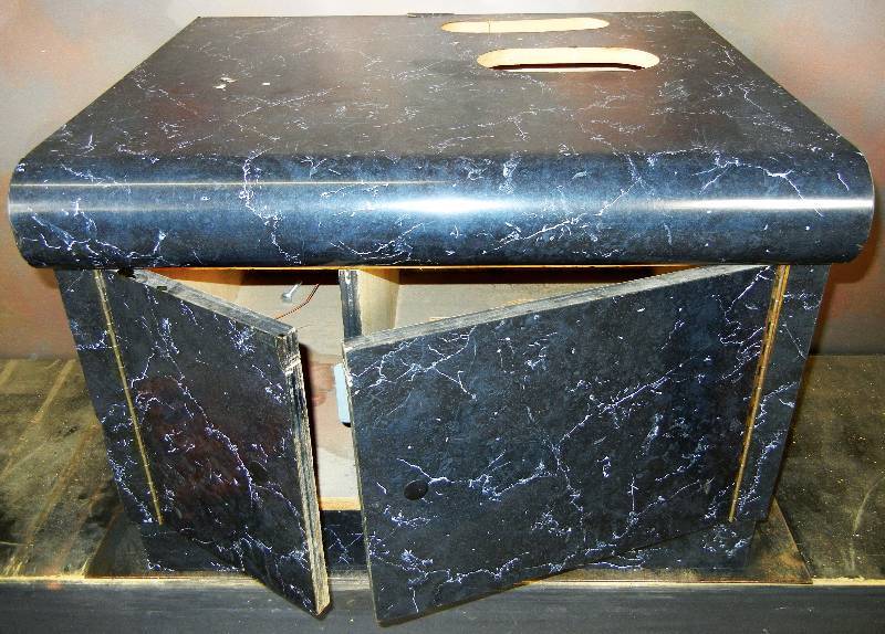 lot 1010 image: 2-DOOR WOOD SLOT STAND