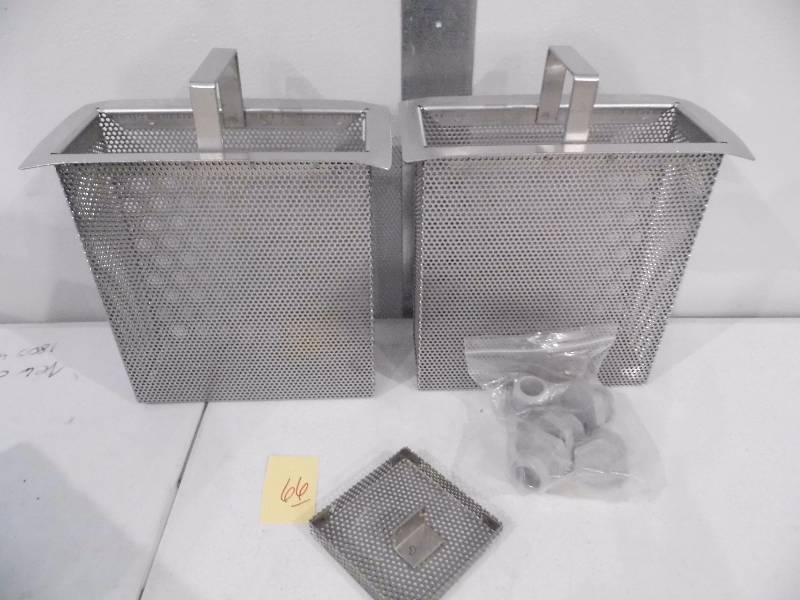 2 Metal Baskets