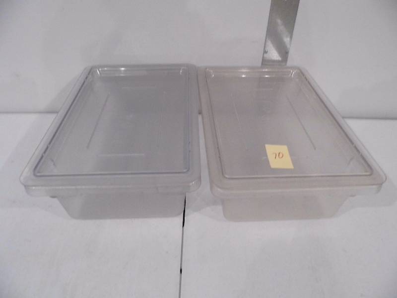 2 Rubbermaid Containers with Lid