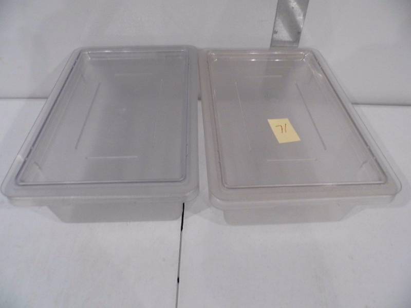 2 Rubbermaid Containers with Lid