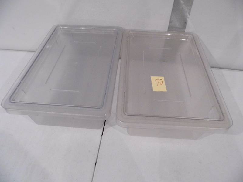 2 Rubbermaid Containers with Lid