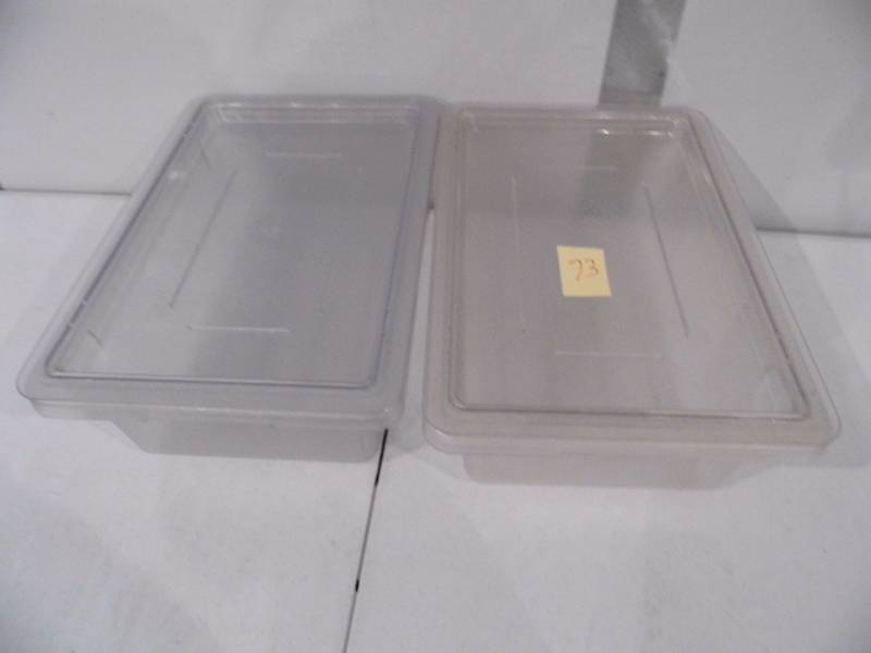 2 Rubbermaid Containers with Lid