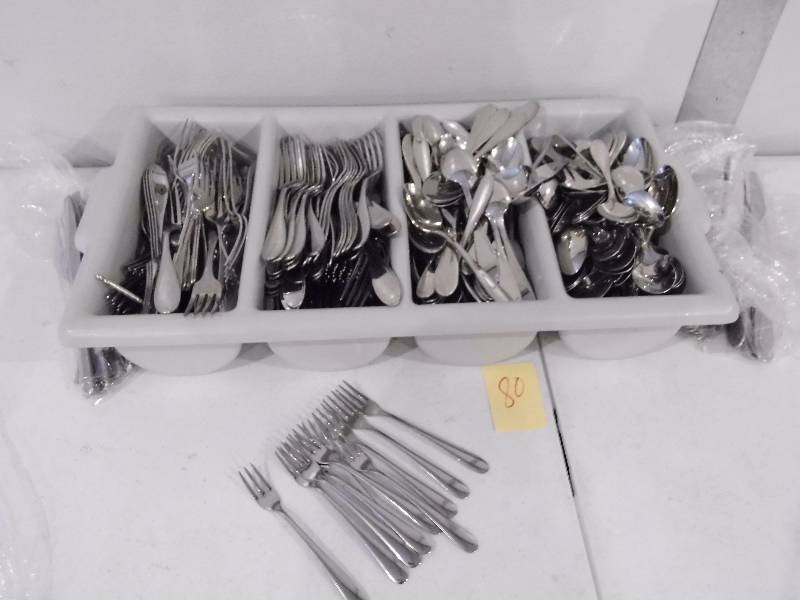 Silverware w Container
