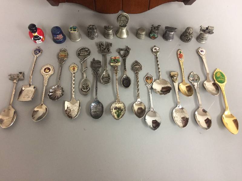 lot 9 image: Collector Spoons and Case