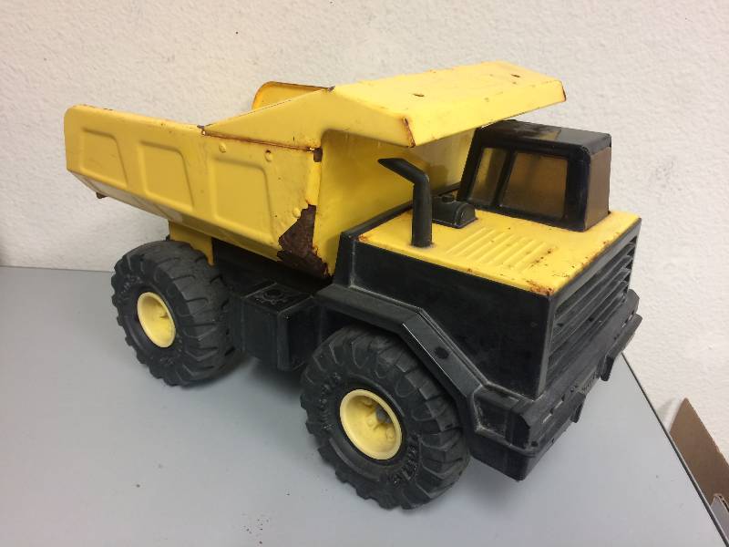 lot 13 image: Tonka Trucks