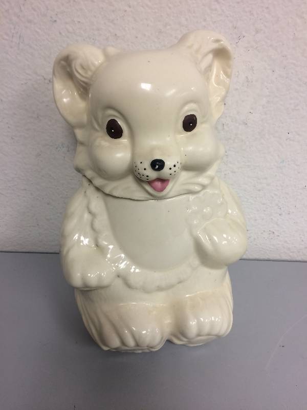lot 23 image: Vintage Royal Ware Bear Cookie Jar