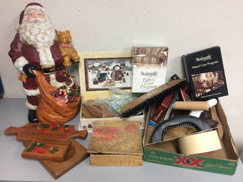 lot 35 image: Assorted Vintage items