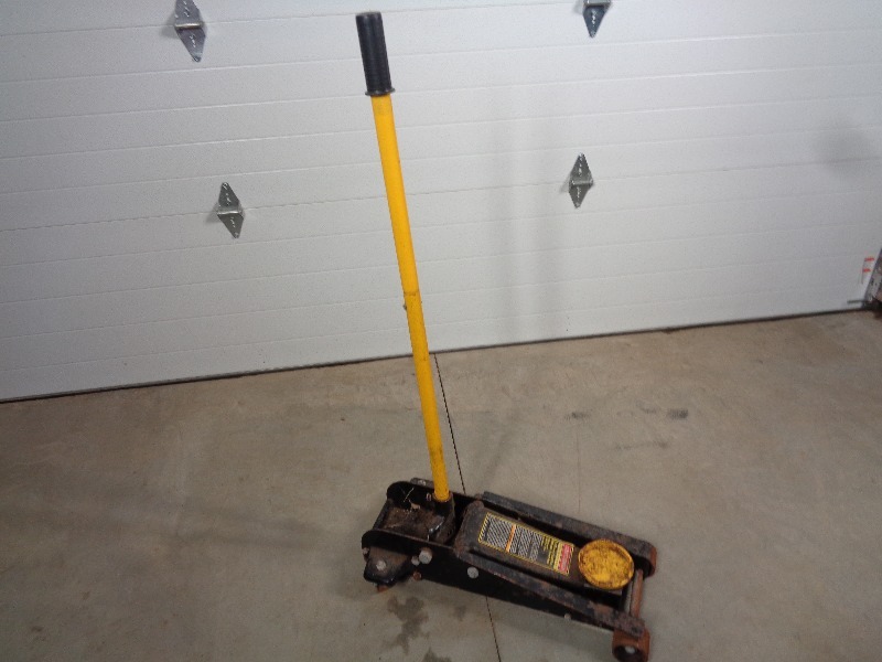 lot 95 image: Craftsman 7,000 lb Jack