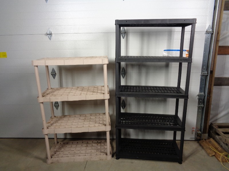 lot 101 image: 2 Plastic Shelves