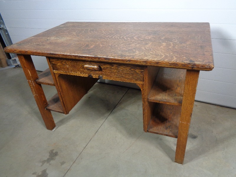 lot 106 image: Solid Wood Desk