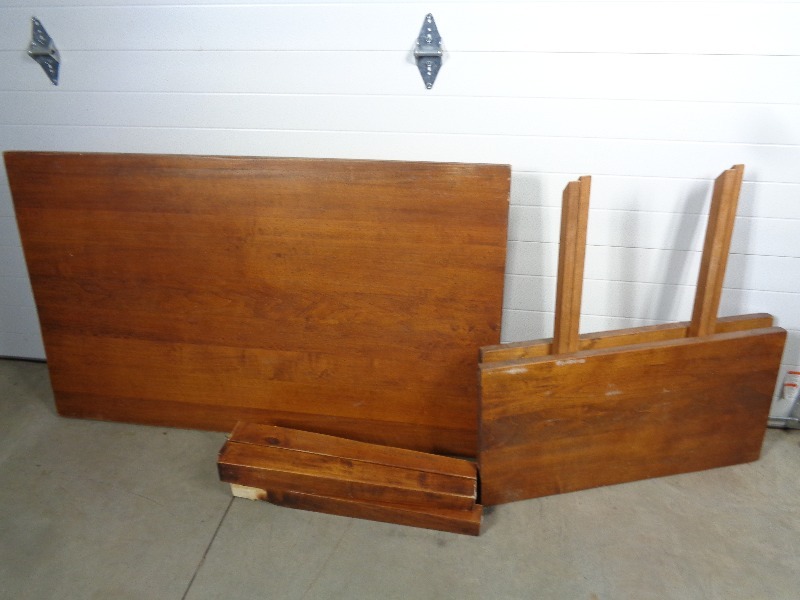 lot 110 image: Extendable Wood Dining Table