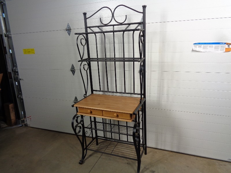 lot 116 image: Metal Framed Bakers Rack