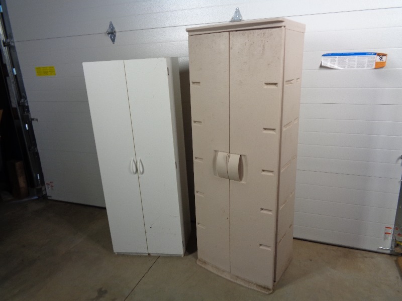 lot 118 image: 2 Garage Cabinets