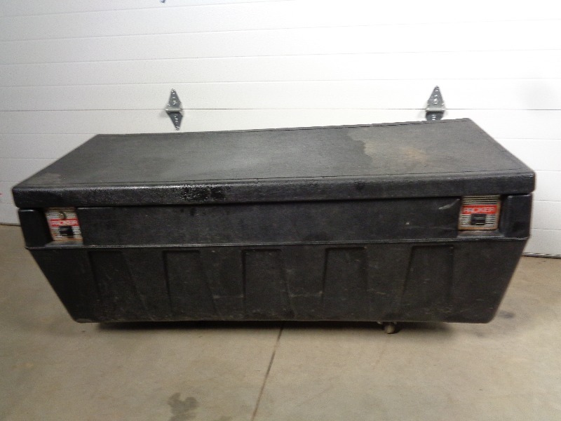 lot 122 image: Packer Pickup ToolBox