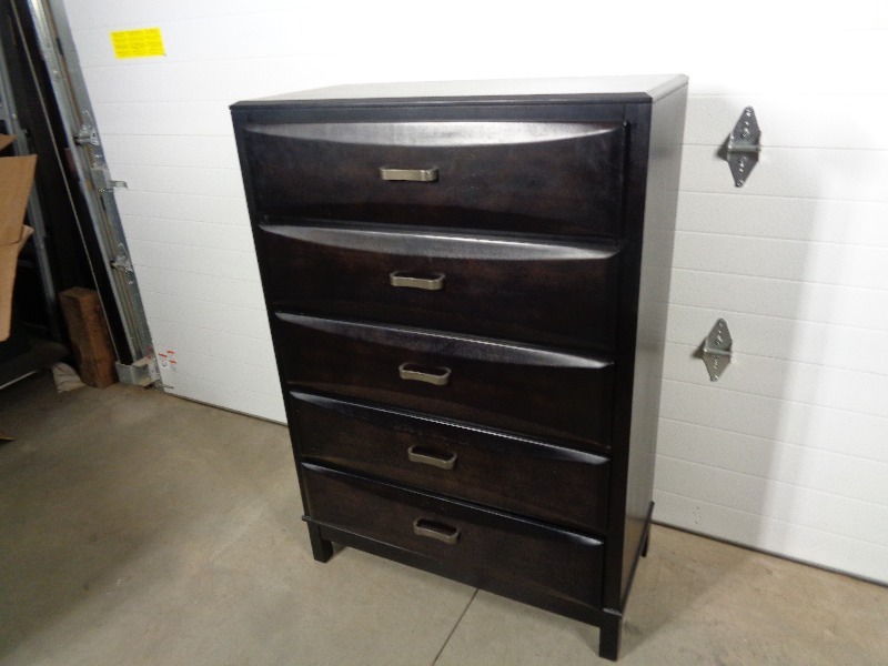 lot 139 image: Ashley Furniture Dresser